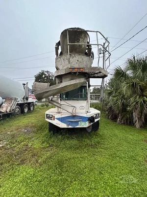 Used 2014 INDIANA PHOENIX CONCRETE MIXER Concrete Mixer Trucks Florida US | Big D Heavy Equipment #1556993