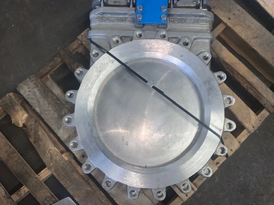 24" Orbinox Stainless Steel Knife Gate Valve, Hand Wheel Operated