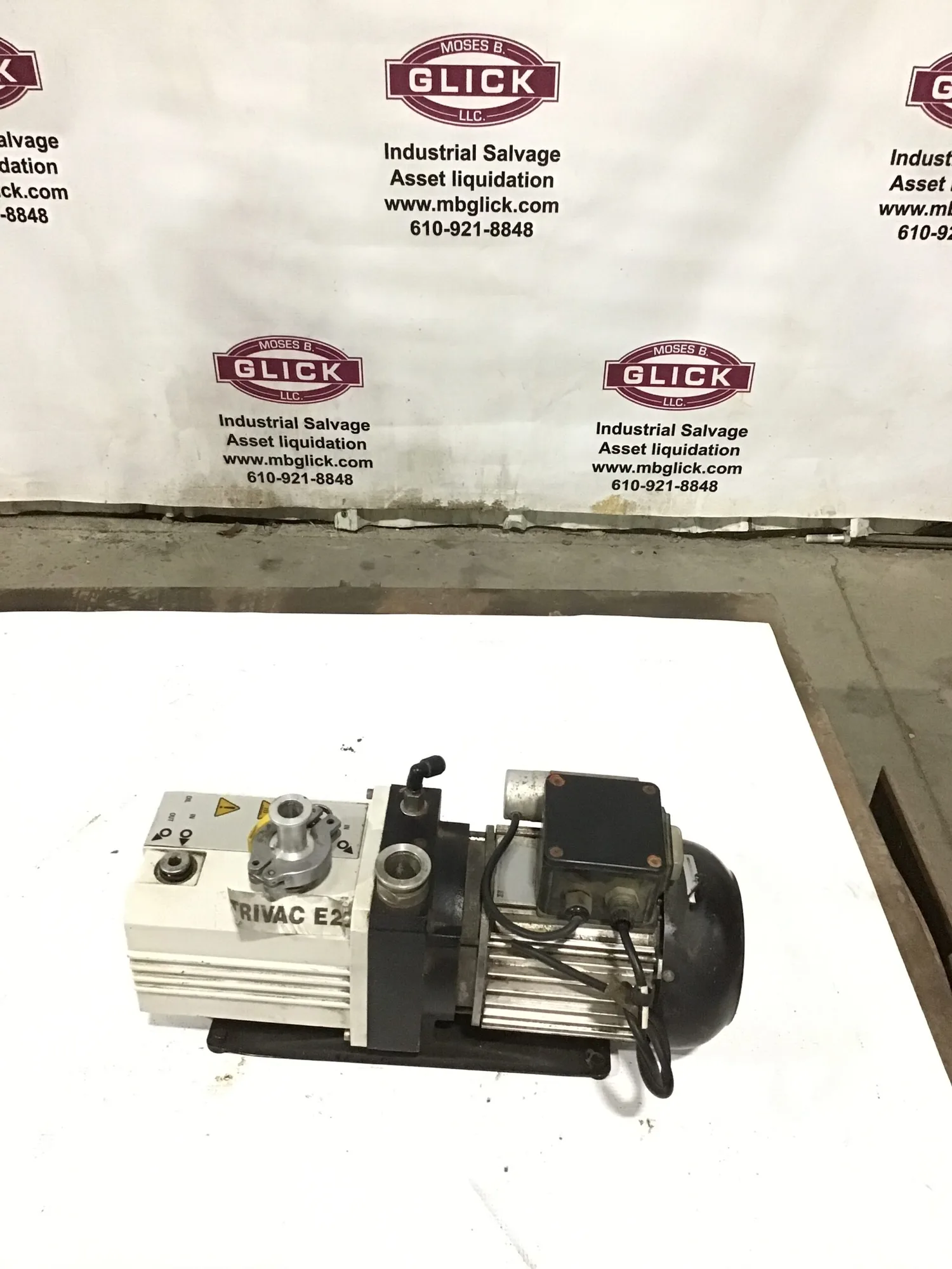 TRIVAC D 10 E/140042 Rotary Vane Vacuum Pump