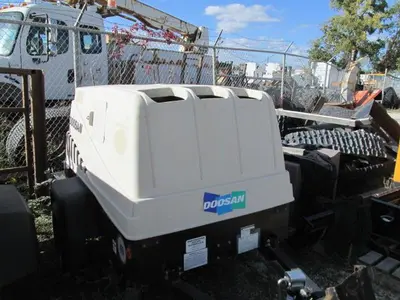 Used 2016 DOOSAN 185 CFM AIR COMPRESSOR Air Compressors, Portable Manitoba CA | Conquest Truck & Auto Sales #1475059