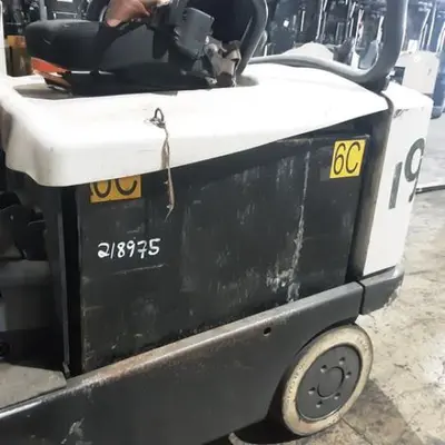 USED 2019 CROWN FC5225-60