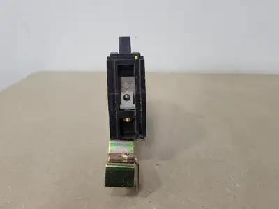 USED SQUARE D FH16015B