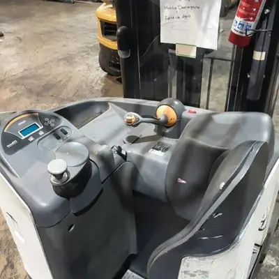 USED 2016 CROWN RR5725-45