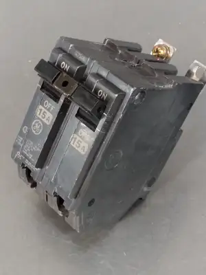 GE E-11592 15 Amp 2 pole screw on Breaker Loc4D19