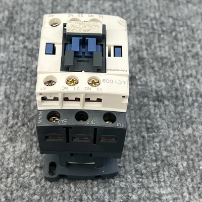 Used Schneider Electric LC1D09BD PLC Contactors California US | Davliegogo LLC #1706575