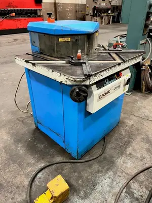 EUROMAC MODEL 200/6S VARIABLE ANGLE 8" X 8" X 1/4" HYDRAULIC SHEET METAL NOTCHER