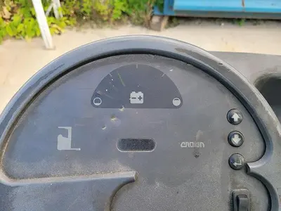 USED 2002 CROWN RR5000