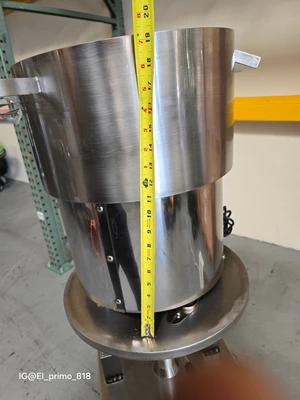 Lid unscrambler + Automatic inserting station.