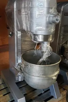 Hobart Mixer 60 qt + attachments