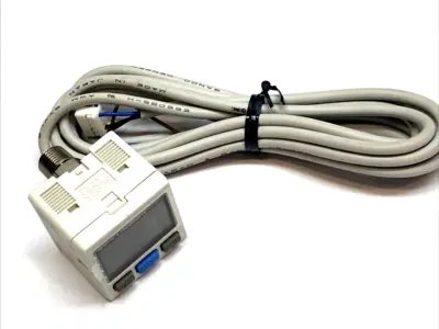 USED SMC DIGITAL PRESSURE SWITCH 0–1 MPA PNP R1/8 2-COLOR DISPLAY