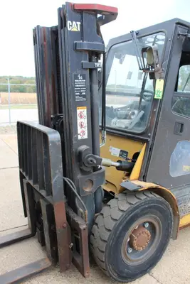 CAT P8000 Forklift Trucks | Levy Recovery Group (6)