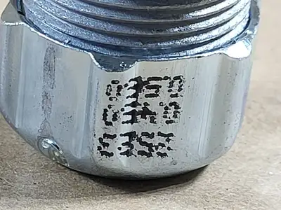 NEW THOMAS & BETTS 2523