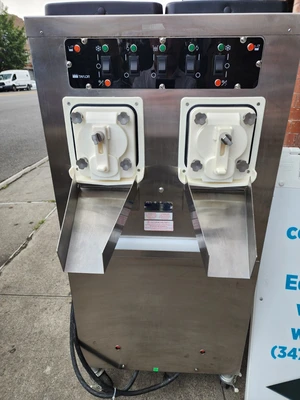 USED Taylor C002-33