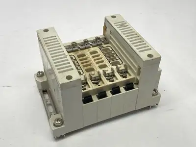 VV5Q21-04N7FU0-D05 | SMC  Pneumatic Plug-In Manifold 4-Port - Used