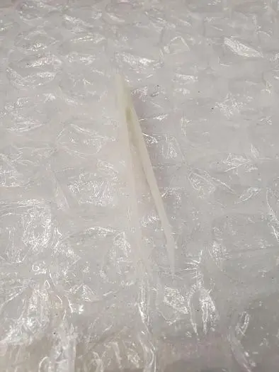 PLASTIC TWEEZERS