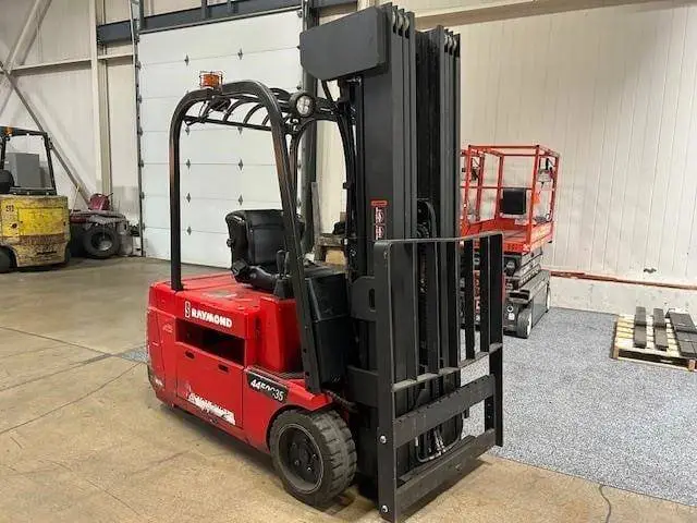 Used RAYMOND 445C35QM 3-Wheel Sit down Electric Counterbalance Forklifts Illinois US | Somerset Equipment Sales #1546127
