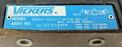 NEW VICKERS DG5S4-022C-T-M-FW-B5-20 HYDRAULIC VALVE 02-134753