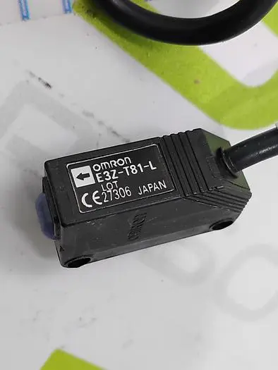 OMRON E3Z-T81-L AND E3Z-T81-D PHOTOELECTRIC SENSOR