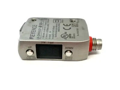 USED KEYENCE SELF-CONTAINED CMOS LASER SENSOR, RECTANGULAR M8 CONN. 500MM