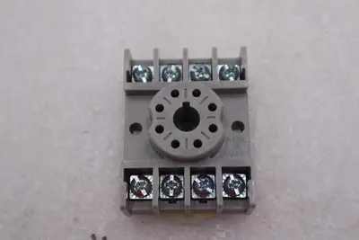 NEW OPEN BOX Time Mark 51012001 8-Pin Socket 600V DIN Rail Mountable STK L-321-A