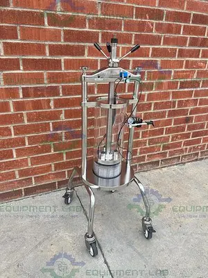 USED MILLIPORE QUIKSCALE 200/550 CHROMATOGRAPHY COLUMN 17 LITER  CAT # GA201711