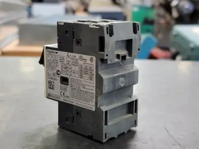 USED SCHNEIDER ELECTRIC GV2ME10