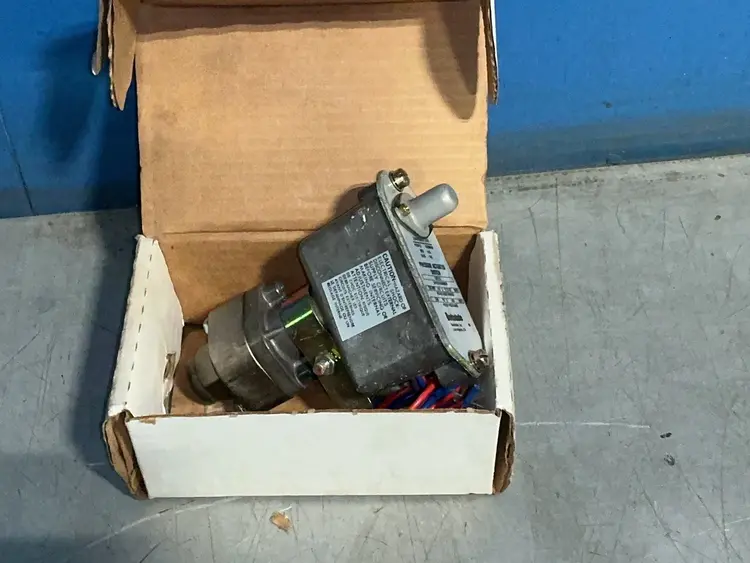Used BARKSDALE C96123 Pressure Switches Ohio US | HGR 24 #1474832