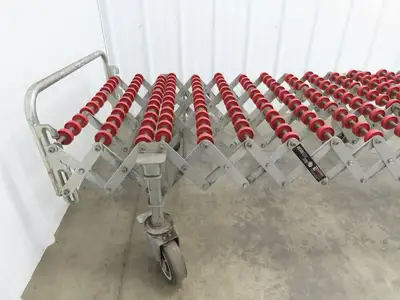 NestaFlex 376  30"W x 12' 8" Expandable Gravity Flex Conveyor Plastic Skatewheel