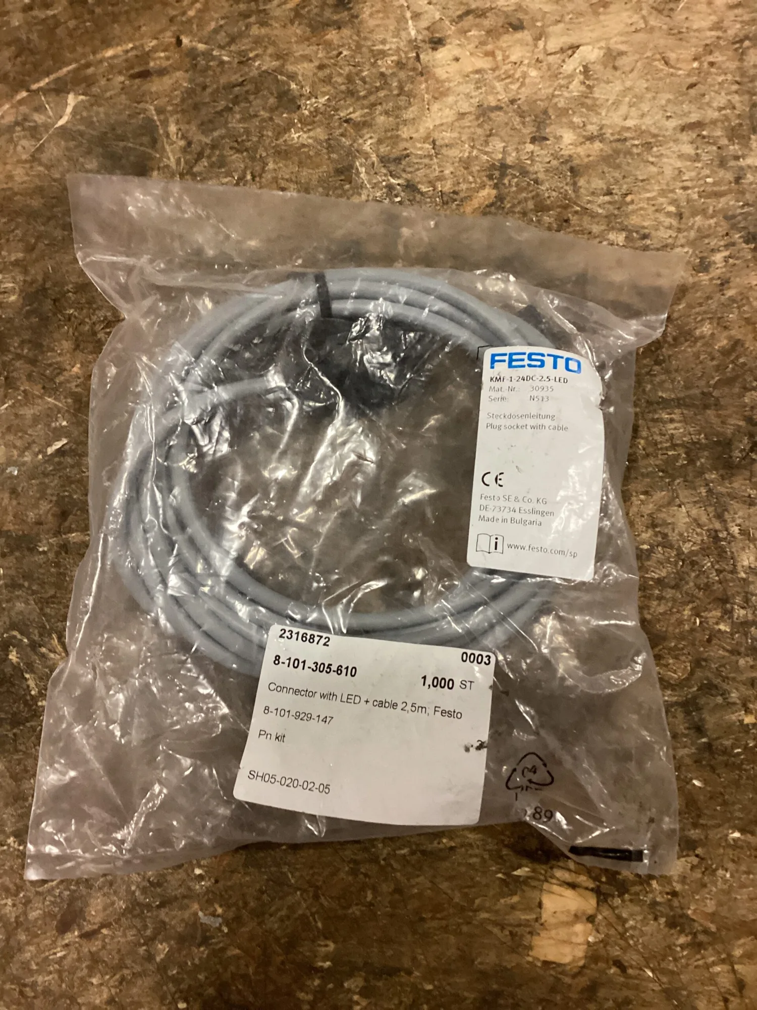 Festo KMF-1-24DC-2.5-LED Plug Socket with Cable -NIB