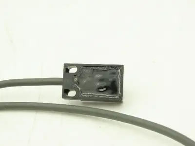 Omron TL-W5MC1 Inductive Proximity Sensor 3 Wire Lot of 4