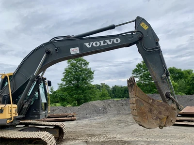 Used 2014 VOLVO EC220DL Crawler Excavators | Abele Tractor #1342873