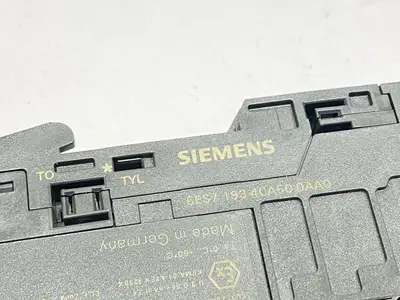 6ES7131-4BD01-0AA0 | Siemens  Digital Electronic Module w/ 6ES7193-4CA50-0AA0 - Used