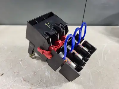 Disconnect Switch w/ 3 Times 15 Amp fuse AJT15