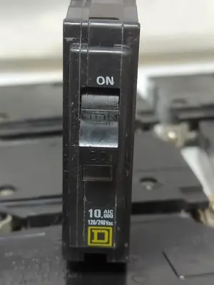 Used SQUARE D QOB120 Switchgears Ohio US | Surplus Asset Holdings #1185600