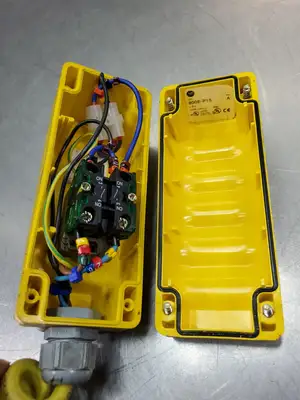 USED Allen-Bradley 800E-P15