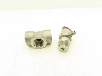Keyence GP-M250 Digital Pressure Sensor  *Bad Seal*