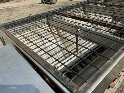 Used SNO-WAY RVB2000 STAINLESS STEEL 2 CUBIC YARDS SALT SPREADER Dry Spreaders Michigan US | Miedema Asset Management Group #1321218