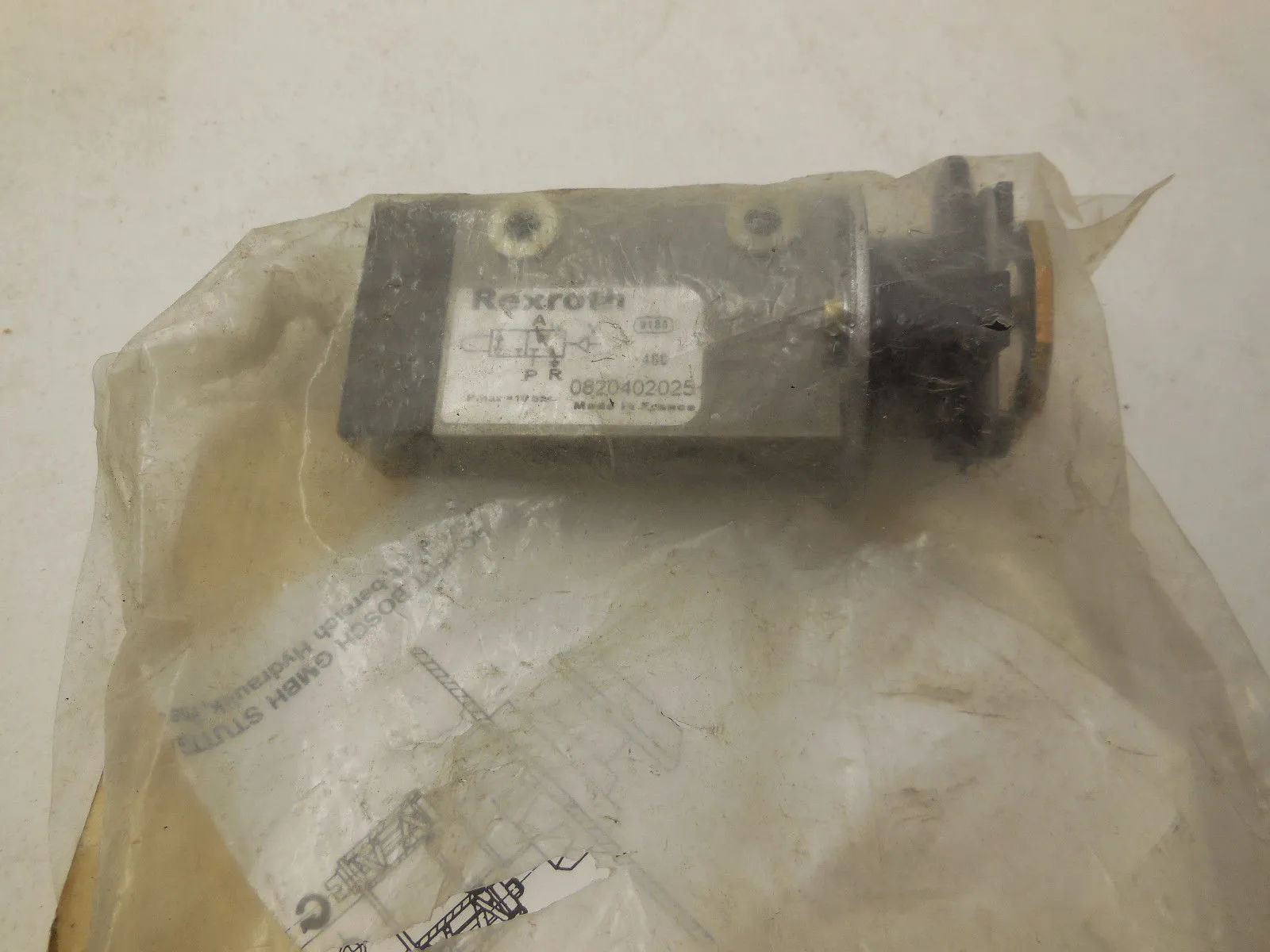 NEW REXROTH 0820402025 VALVE
