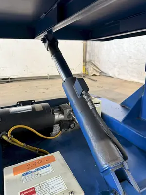4,000 LB 48" X 48" HYDRAULIC TILT TABLE. STOCK # 1003725.