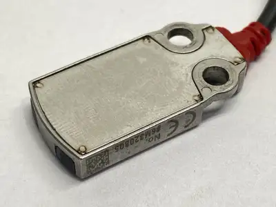 USED KEYENCE SELF-CONTAINED MINIATURE PHOTOELECTRIC SENSOR FLAT REFLECTIVE