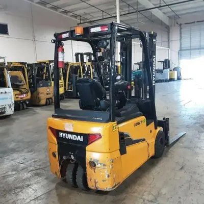 USED 2017 HYUNDAI 18BT-9