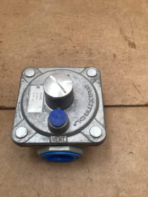Maxitrol RV48L Gas Pressure Regulator 1/2” PSIG 3-6”