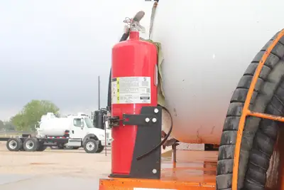 Used 2014 PETERBILT 367 Tanker trucks Texas US | Roll Off Truck World #1491934