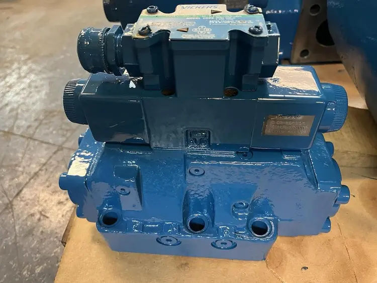 Used VICKERS DG5S-8-2C-M-FTWL-B5-30 Solenoid Valves Ohio US | Surplus Asset Holdings #1226478