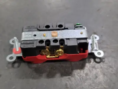 NEW HUBBELL HBL8300HRED