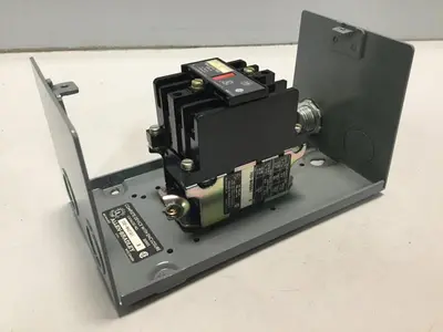 USED ALLEN BRADLEY 700-N400A1 / 700-N401A1