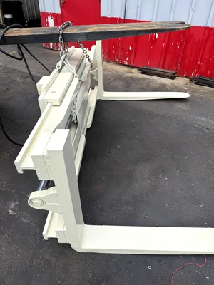 Used CASCADE FORK POSITIONER Misc Forklifts Wisconsin US | Forklifttrader.com #1455981