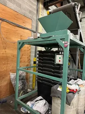 Incline Conveyor Belt with Shredder