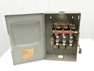 Square D D324 200A Fusible Safety Disconnect Switch Single Throw 240V 3 Pole