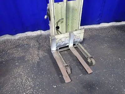 USED LEE ENGINEERING CO. B666